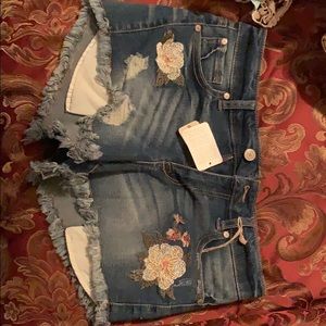 Altar’d state floral shorts